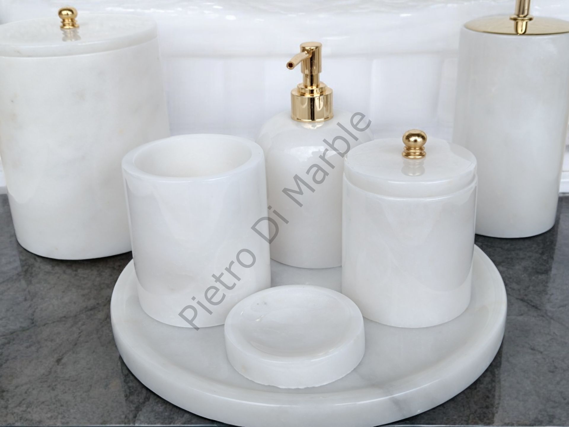Beyaz Mermer 7 parça Klasik Model Banyo Setimiz (GOLD RENK AKSESUAR)