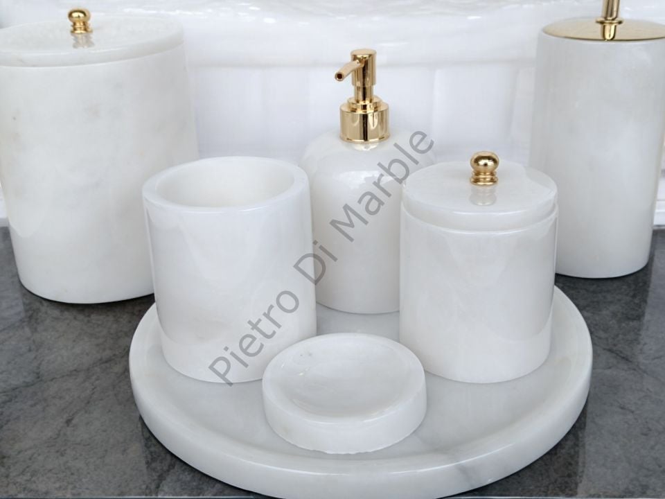 Beyaz Mermer 7 parça Klasik Model Banyo Setimiz (GOLD RENK AKSESUAR)
