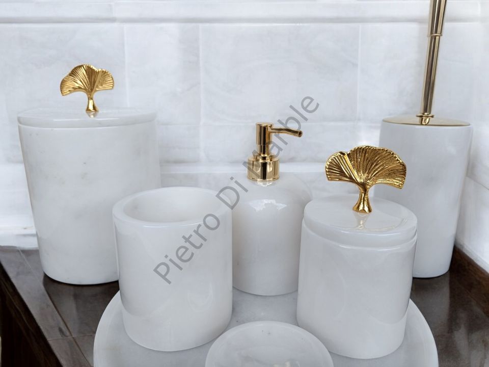Beyaz Mermer 7 parça Klasik Model Banyo Setimiz (GOLD RENK AKSESUAR)