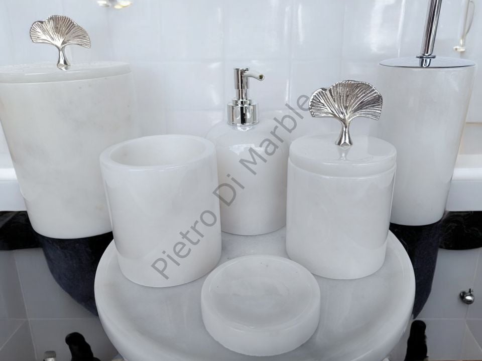 Beyaz Mermer 7 parça Klasik Model Banyo Setimiz (GÜMÜŞ RENK AKSESUAR)