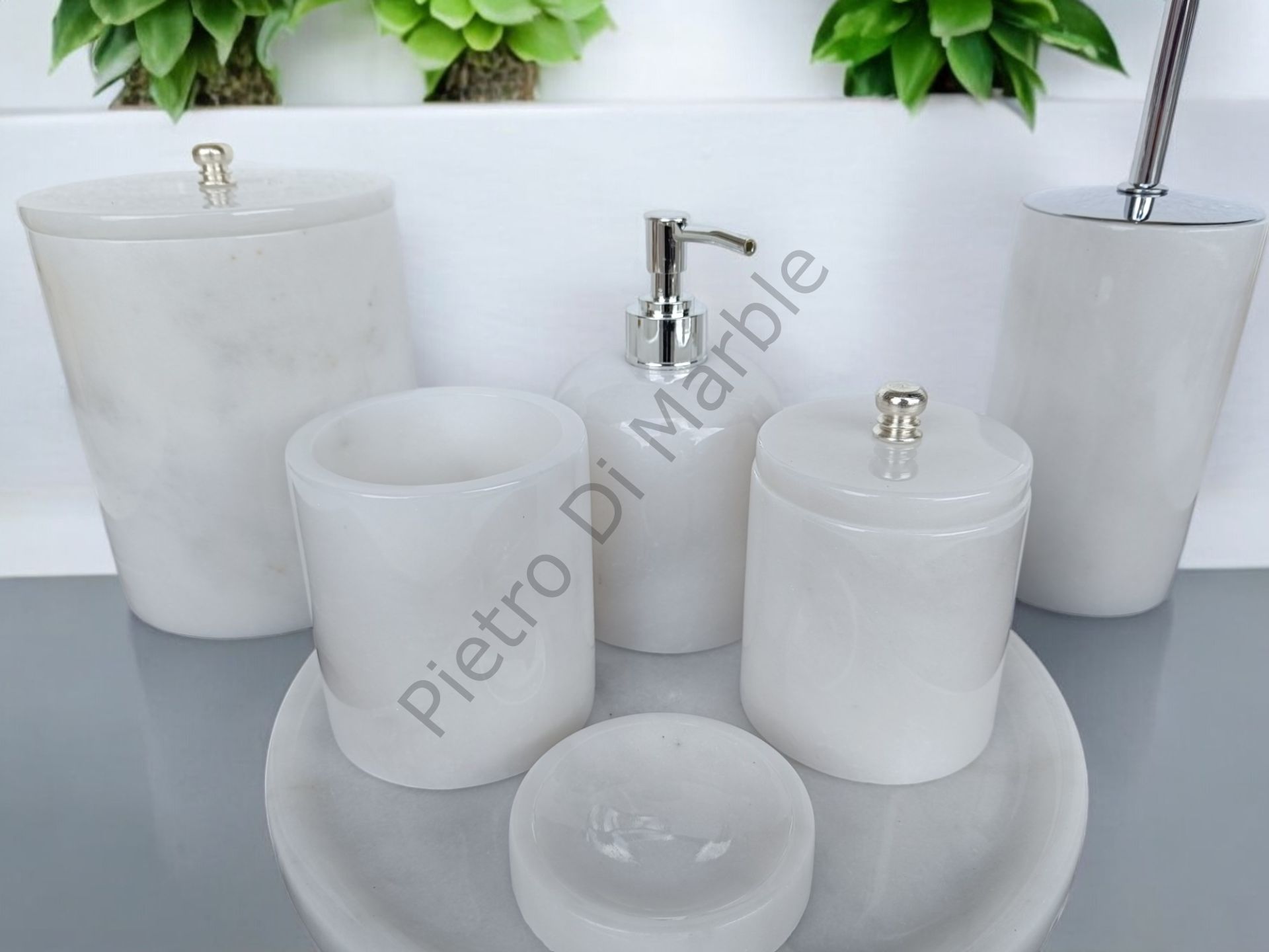 Beyaz Mermer 7 parça Klasik Model Banyo Setimiz (GÜMÜŞ RENK AKSESUAR)
