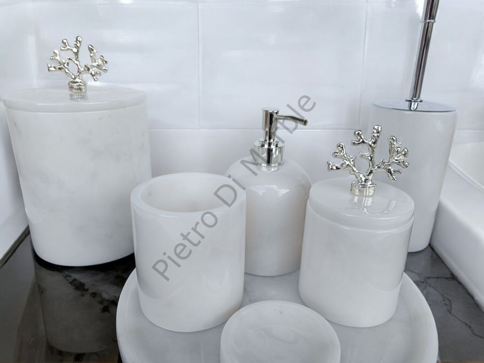 Beyaz Mermer 7 parça Klasik Model Banyo Setimiz (GÜMÜŞ RENK AKSESUAR)